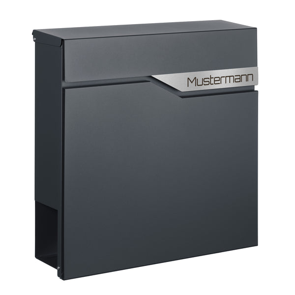 Briefkasten anthrazit mit Edelstahlschild und Aufschrift Mustermann Schriftart Obitron