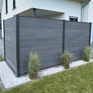 schöner WPC Zaun Excellent grau schützt die Privatsphäre