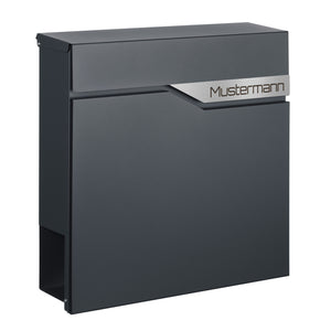 Briefkasten anthrazit mit Edelstahlschild und Aufschrift Mustermann Schriftart Obitron
