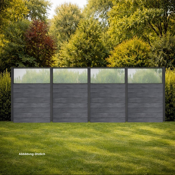 WPC Zaun in Grau mit Plexigals in einem schönen Garten
