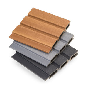 Drei Musterstücke in Braun, Anthrazit, Grau WPC Zaunpaneele Vertico