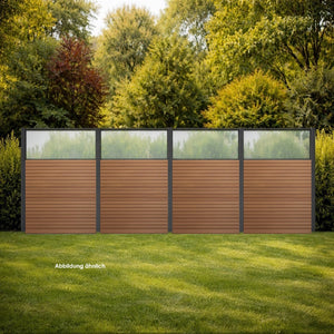 WPC Zaun in braun mit Plexiglas in einem schönen Garten